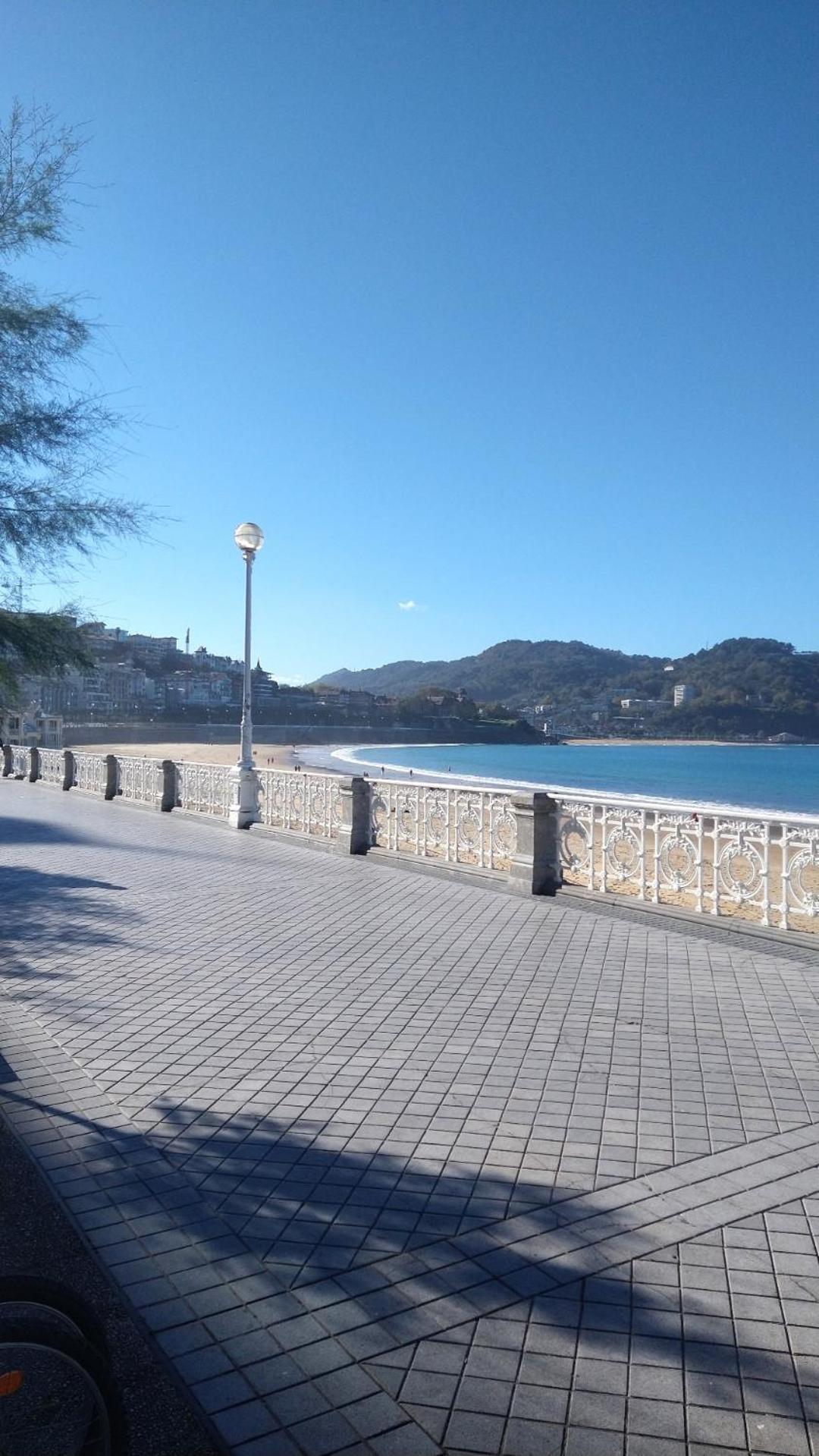 Con Vistas A La Playa De La Concha En Donostia-san Sebastian - Marina 1 *